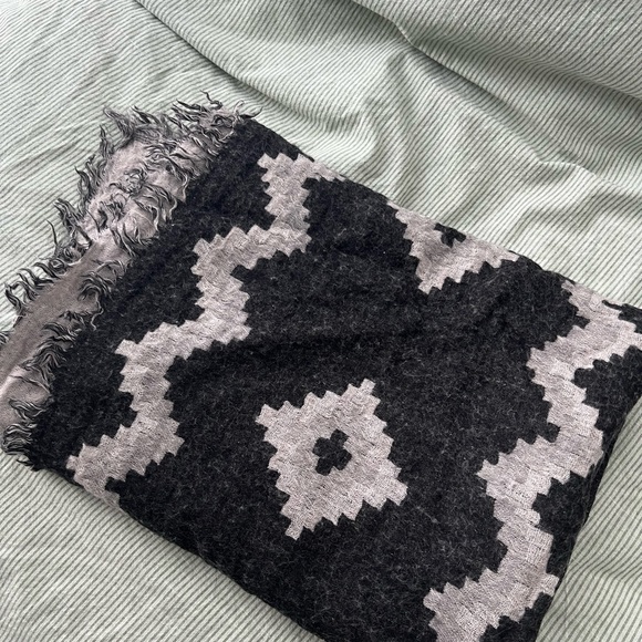 Aritzia Mosaic 100% Wool Scarves - Picture 3 of 8